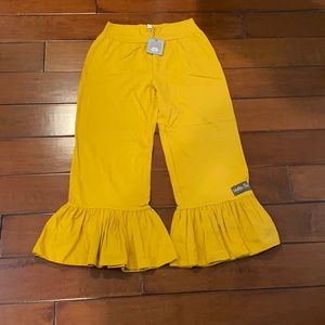 Matilda Jane ruffle pant. Size M. Mustard